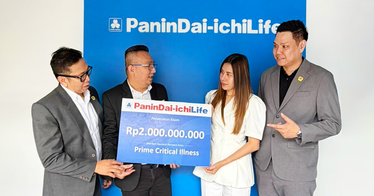 Seremoni penyerahan klaim penyakit kritis Rp2 miliar oleh Panin Dai-ichi Life kepada ahli waris nasabah di Kantor Pemasaran Medan, April 2026.
